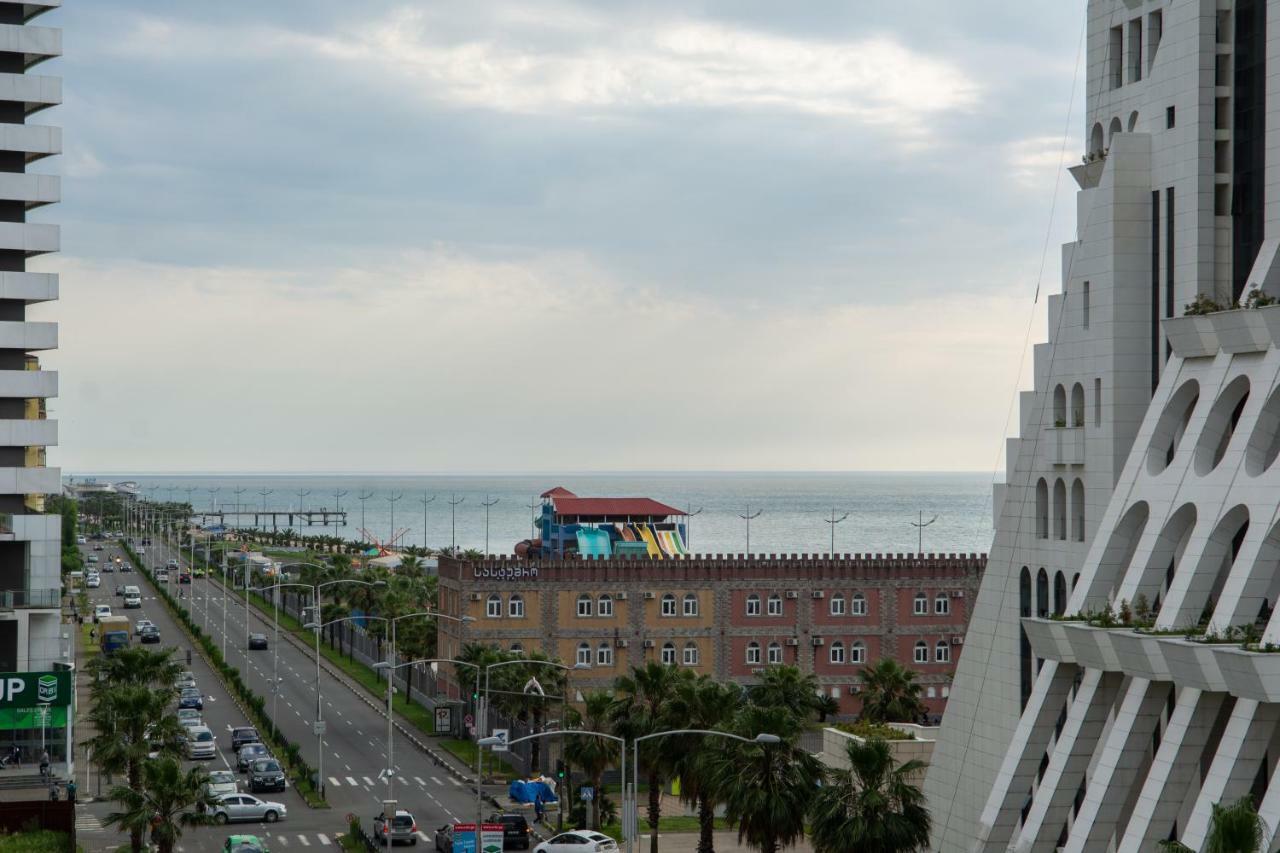 Apartment With Sea View Batoemi Buitenkant foto