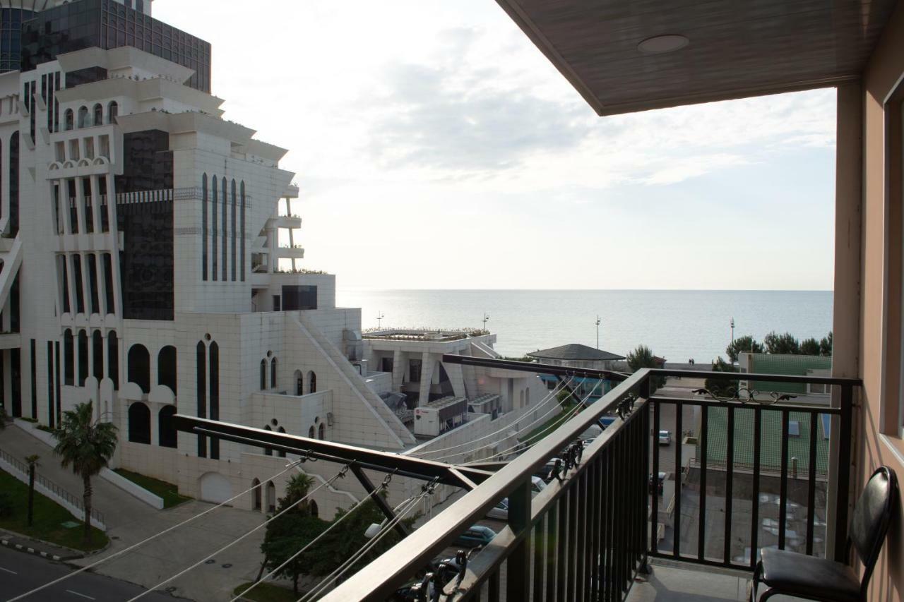 Apartment With Sea View Batoemi Buitenkant foto