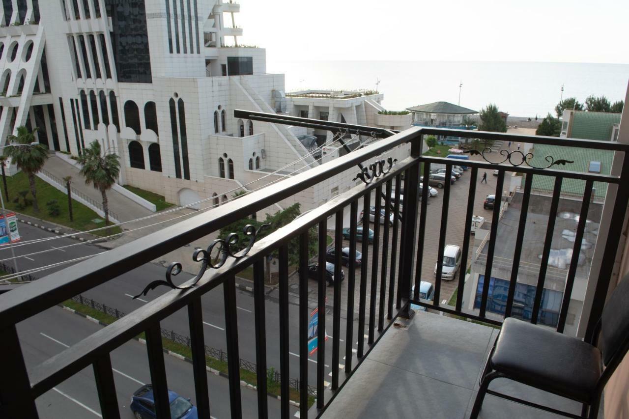 Apartment With Sea View Batoemi Buitenkant foto