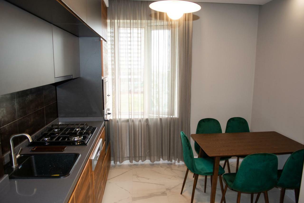 Apartment With Sea View Batoemi Buitenkant foto